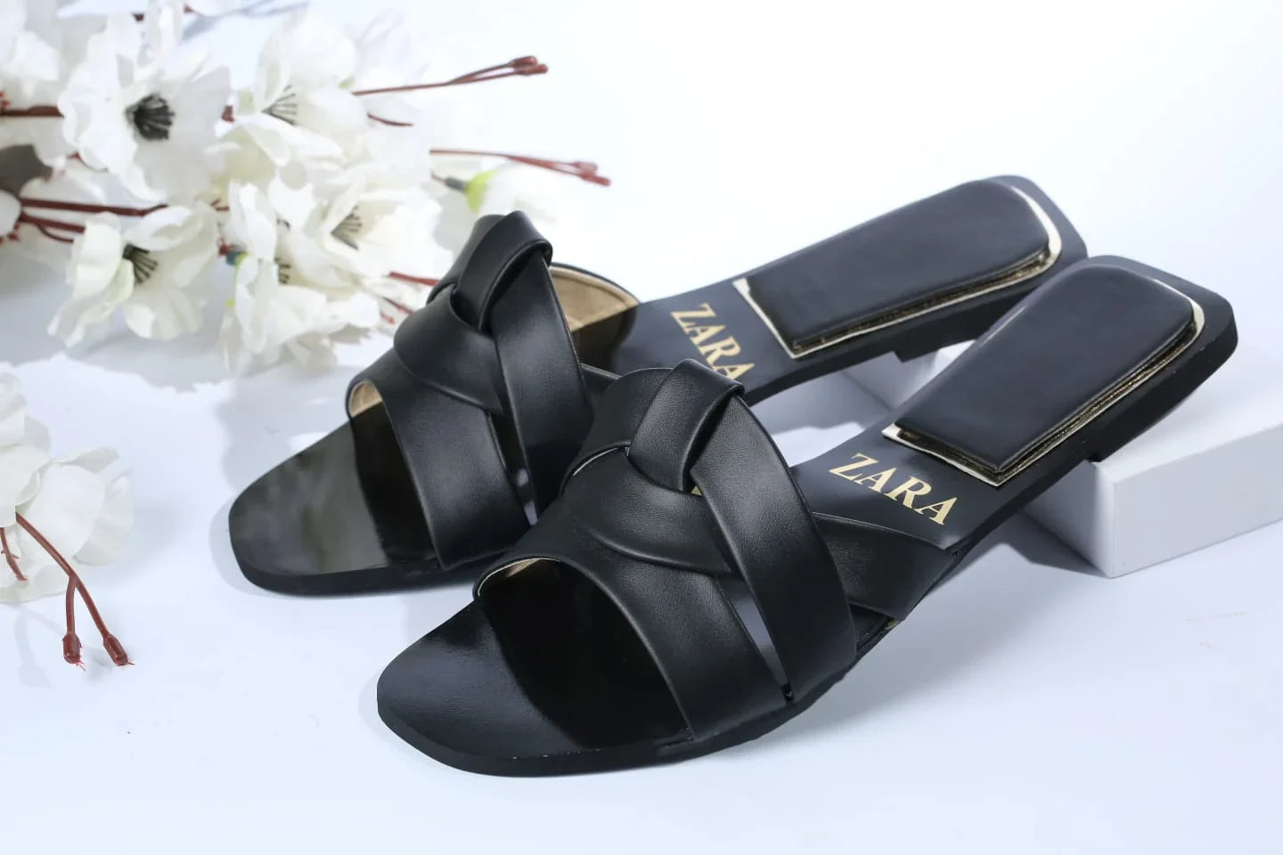 FLAT CRISS-CROSS LEATHER SLIDER SANDALS - BLACK