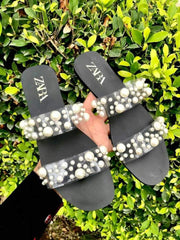 FLAT VINYL PEARL BEAD SANDALS - BLACK