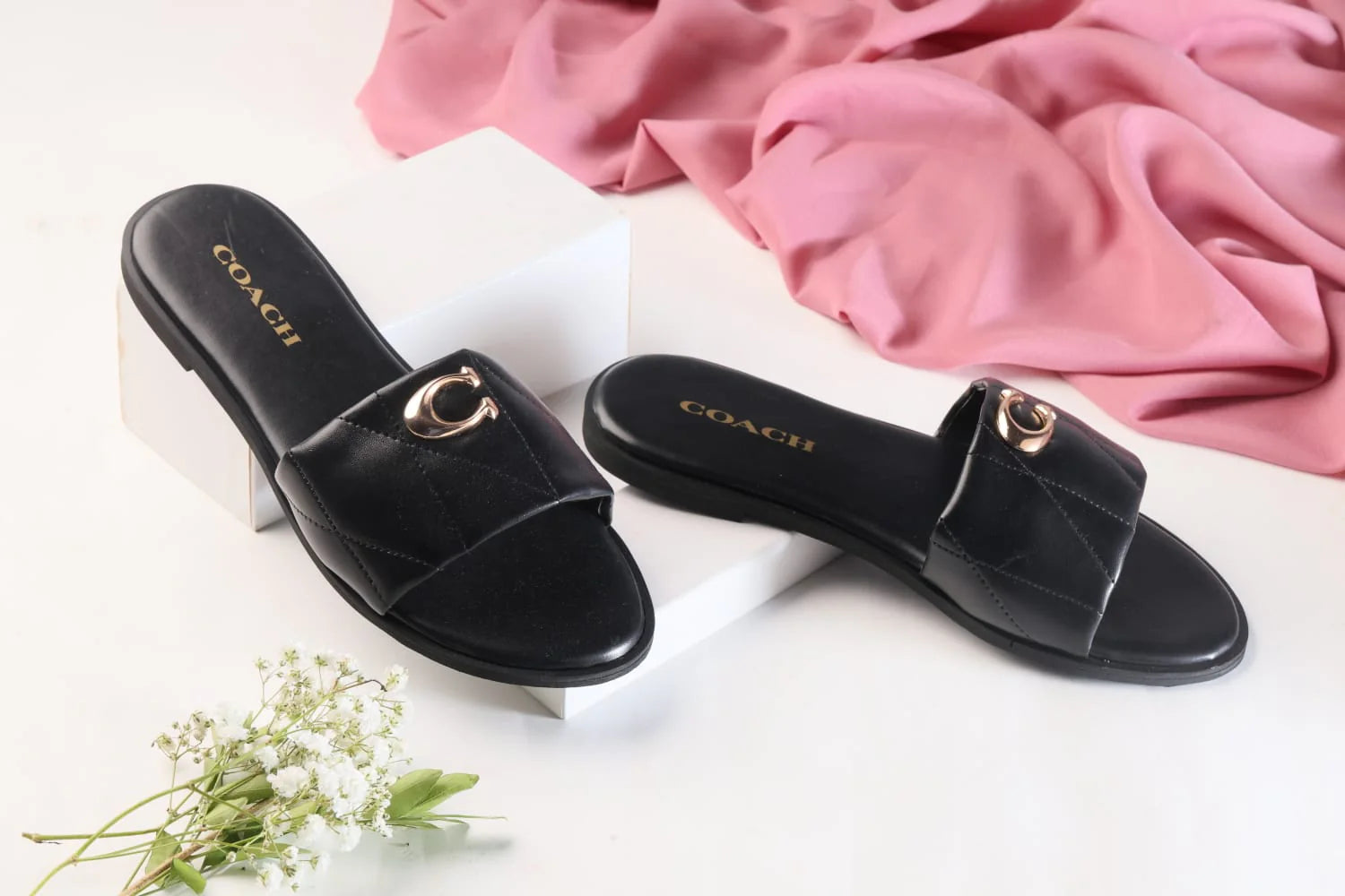 COACH METAL LOGO FLAT SLIDES - BLACK