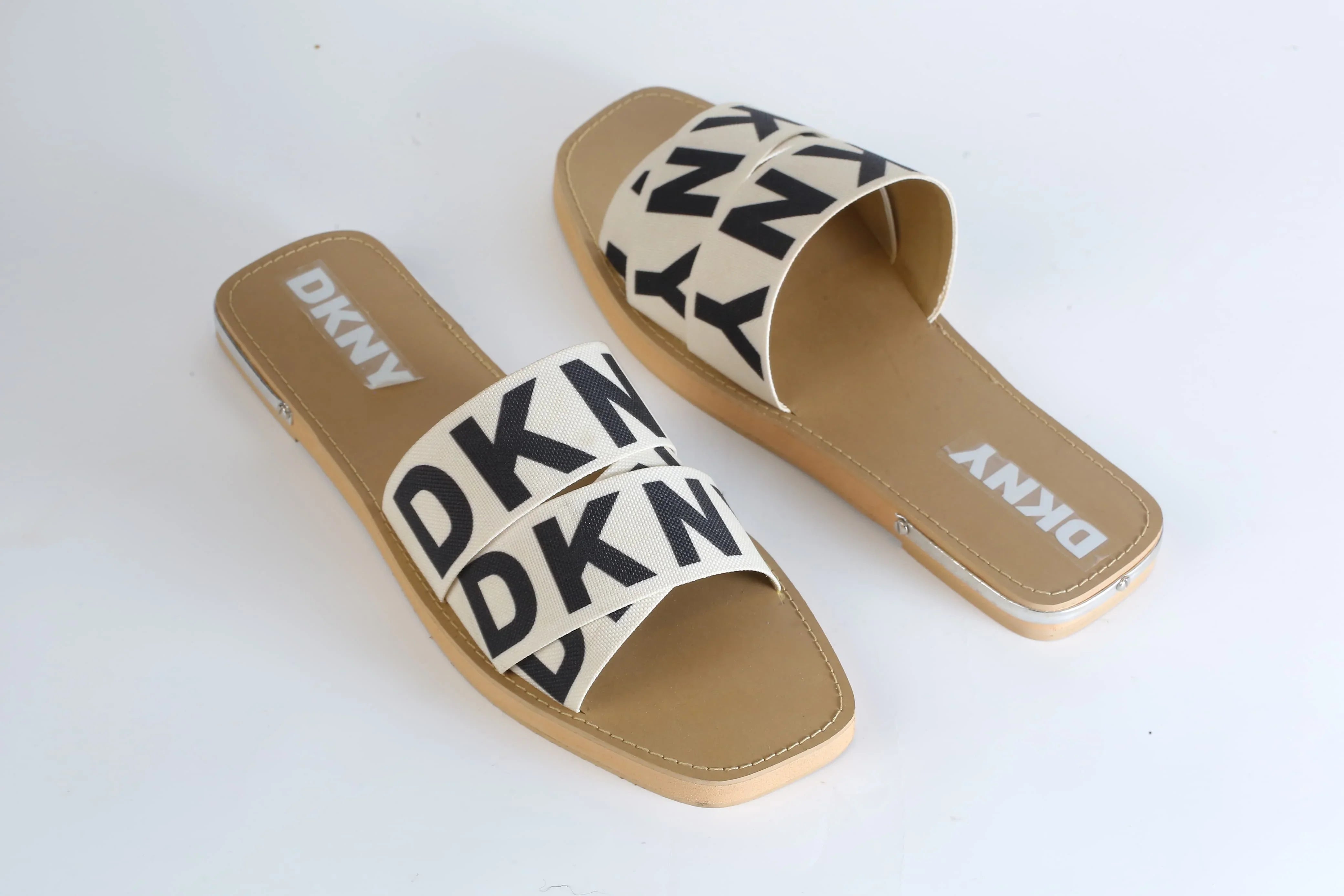 DKNY ISHA FLAT SANDAL - BEIGE